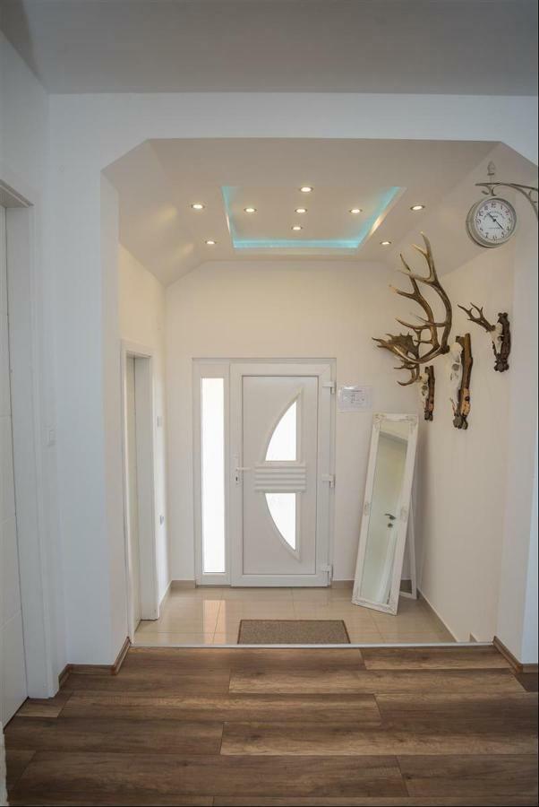 Apartman Hubertus 5* Vagovina Bagian luar foto