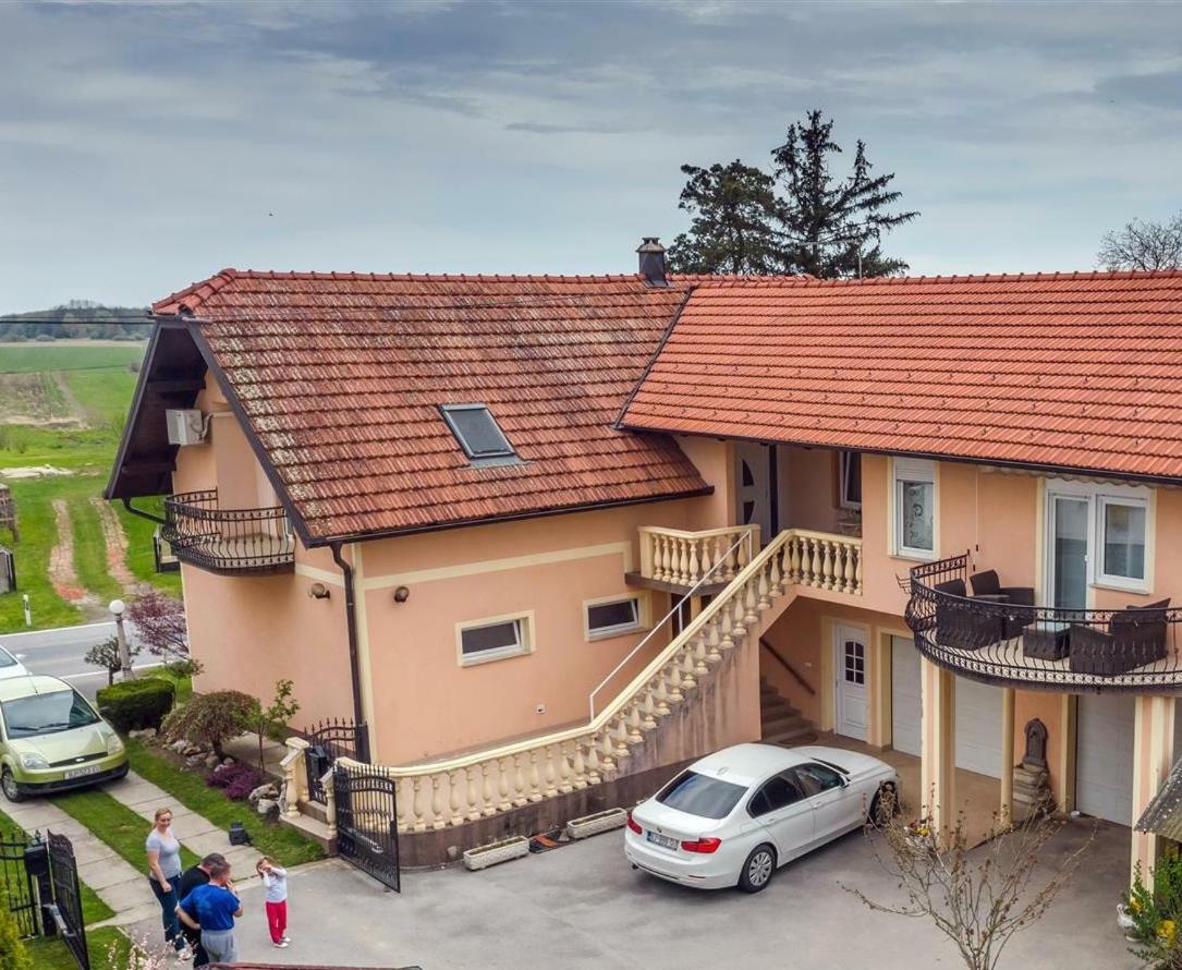 Apartman Hubertus 5* Vagovina Bagian luar foto